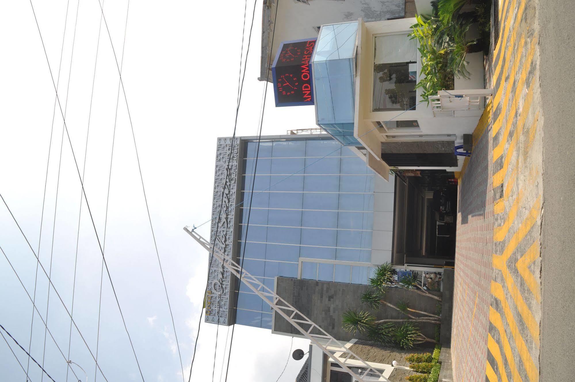 Grand Omah Sastro Hotel Yogyakarta Bagian luar foto